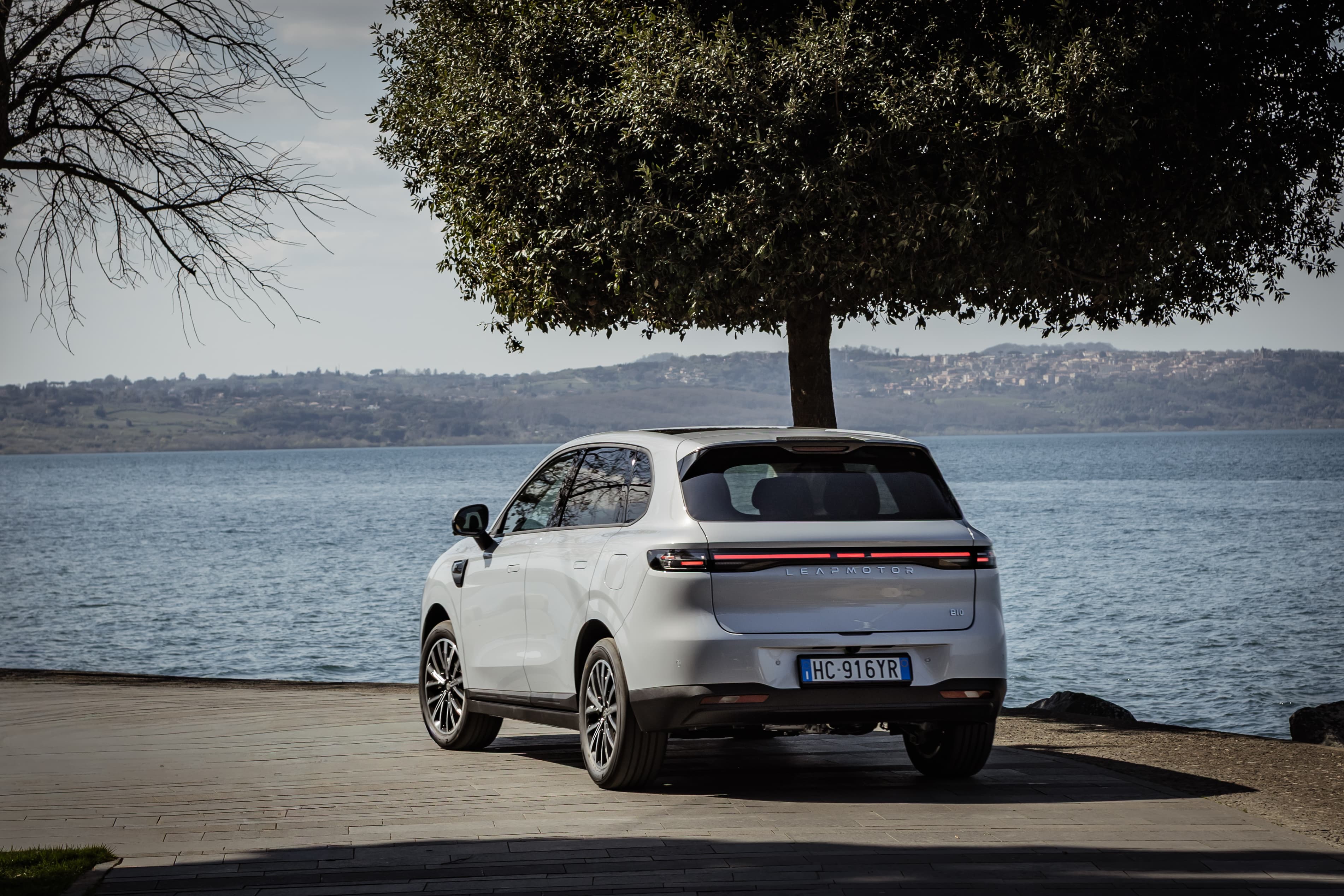 2026 Leapmotor B10 Hybrid EV: 86 km EV, 900 km Total Range, From EUR 32,400 - View 2
