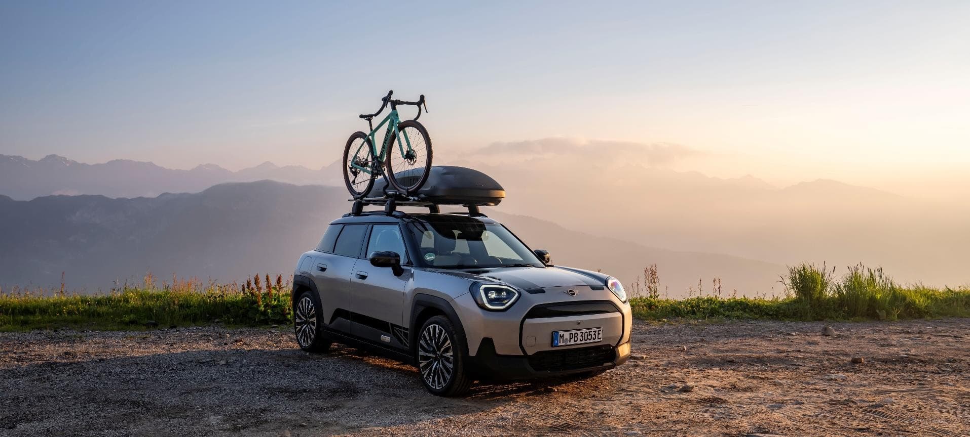 2026 MINI Aceman SE: Ocean Wave Green Launch, 218 HP, 405km Range - View 2