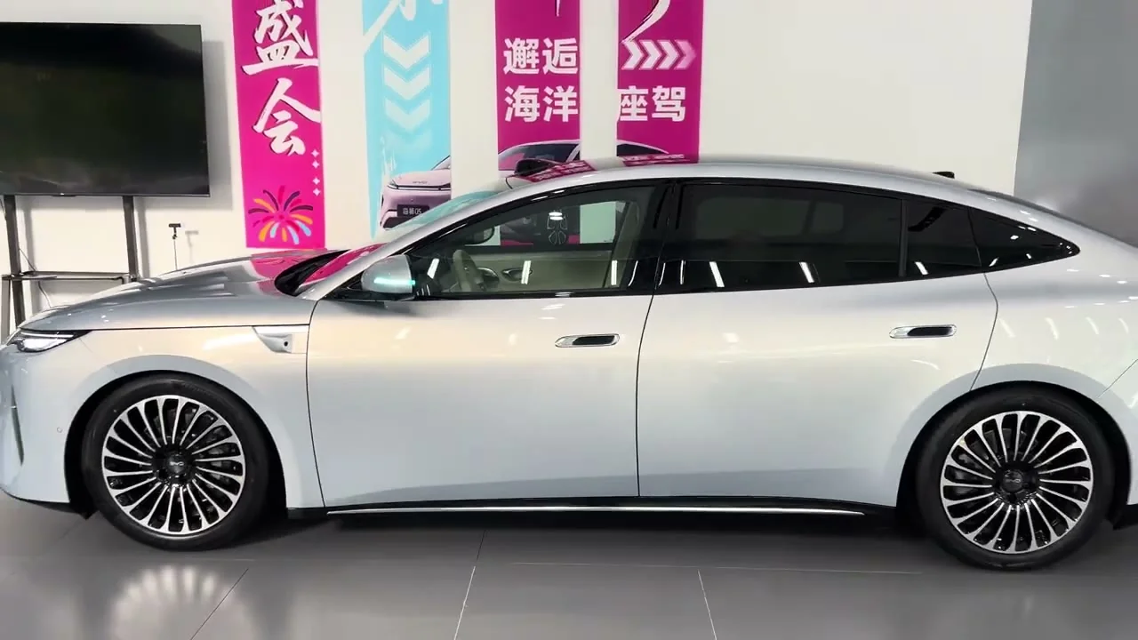 2026 BYD Seal 08 EV: Flagship Electric Sedan With Up To 905 km Range And 5-Minute Charging - View 2