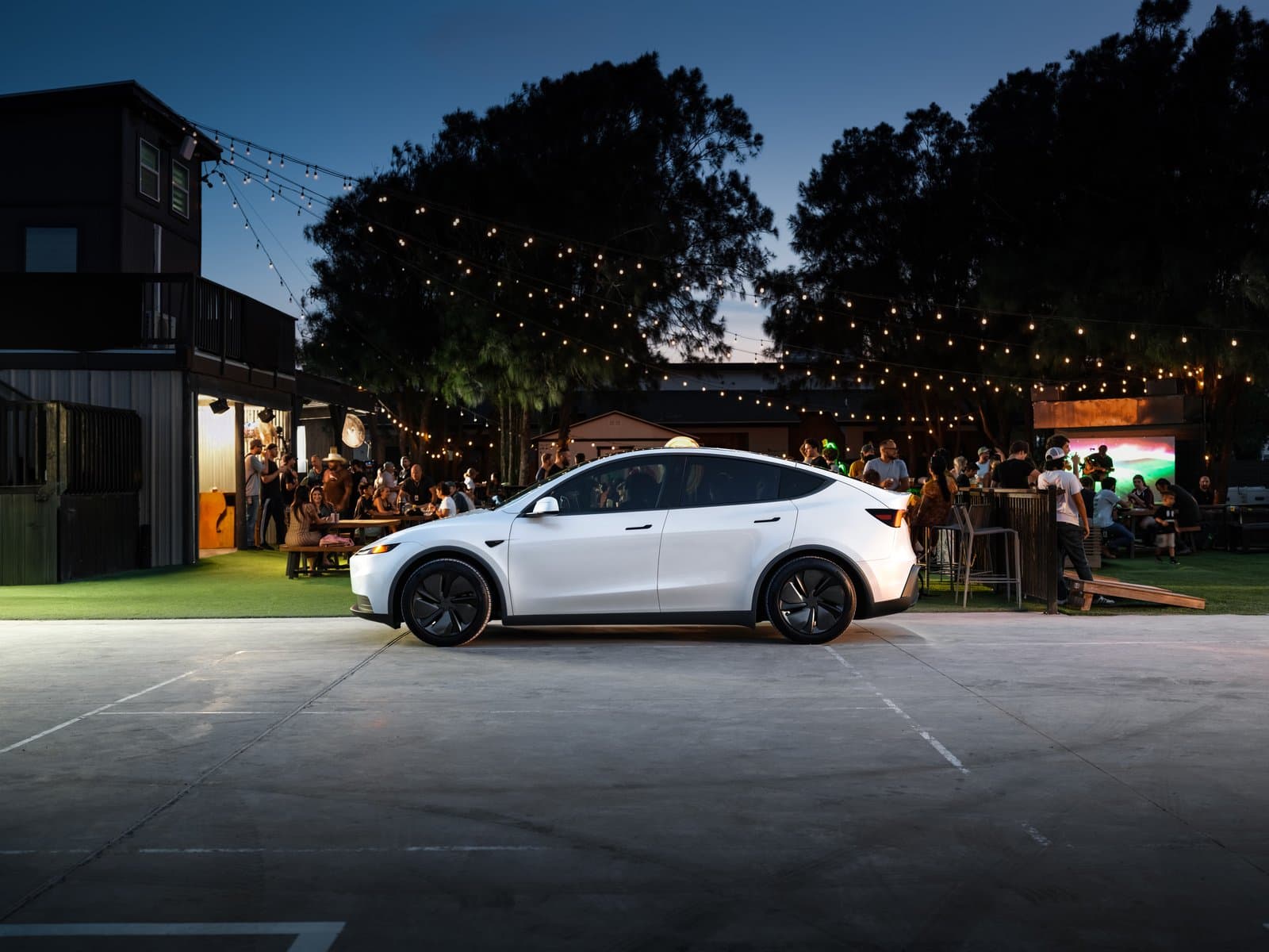 2027 Tesla Model Y Lineup: From $39,990, Now With 6-Seat Model Y L - View 2