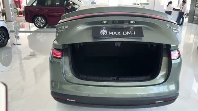 2026 BYD Qin Max DM-i: Up to 2,370 km Range Plug-In Sedan From $14,700 - View 3