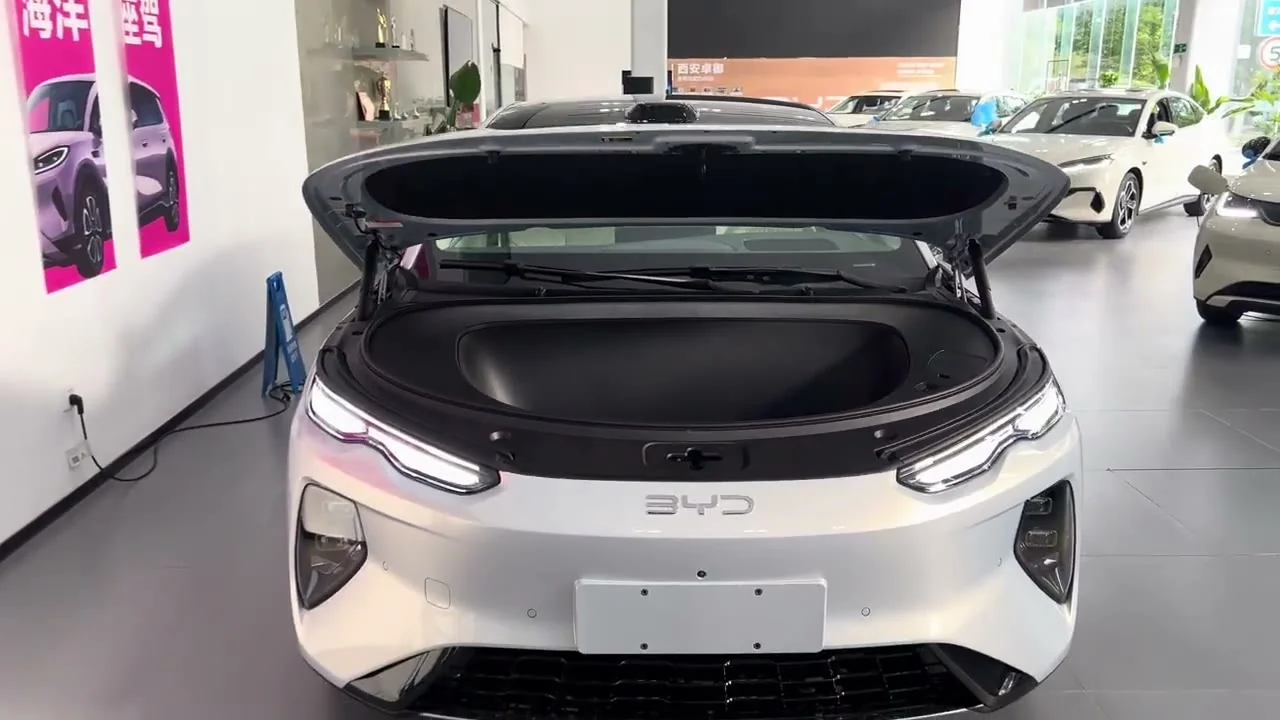 2026 BYD Seal 08 EV: Flagship Electric Sedan With Up To 905 km Range And 5-Minute Charging - View 3