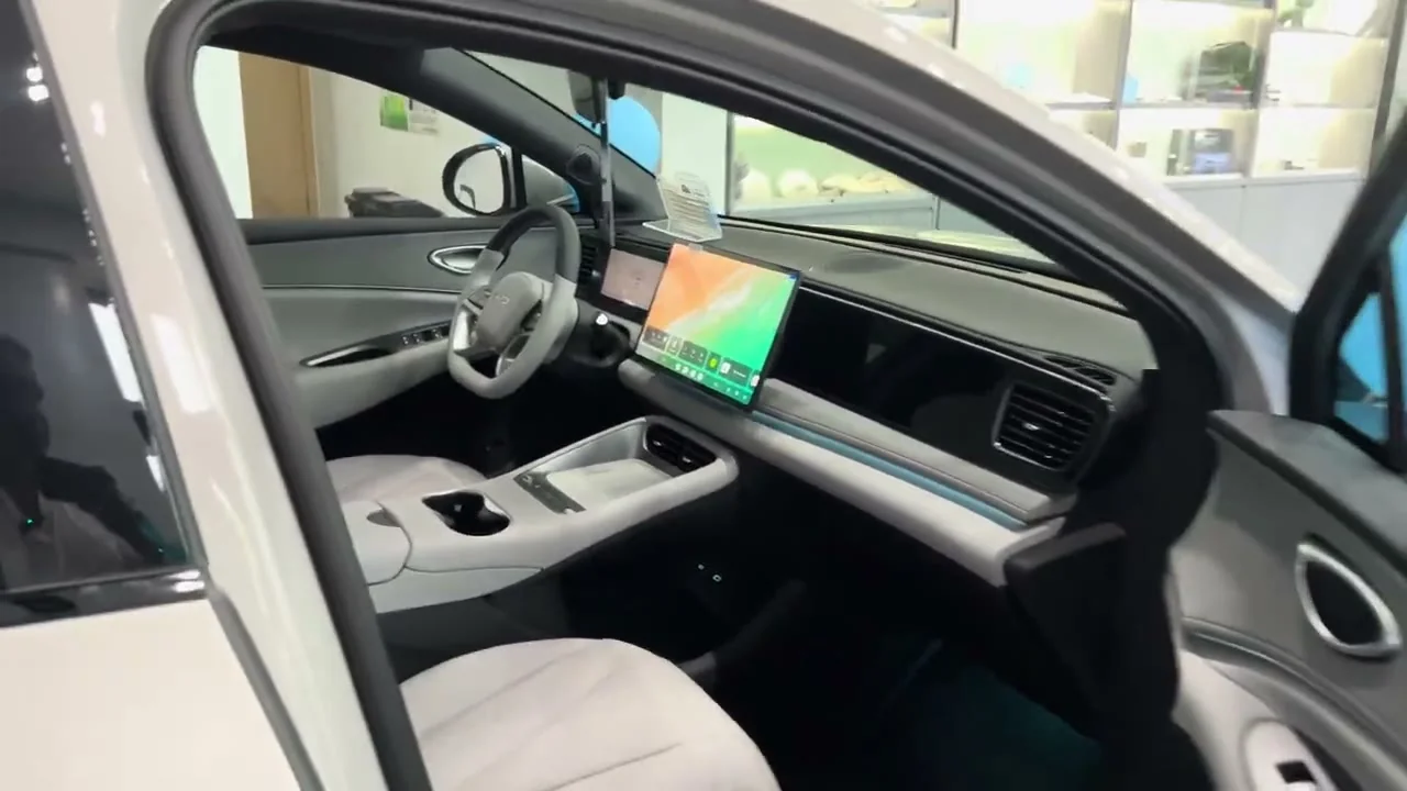 2026 BYD Sealion 06 DM-i Gets Bigger Battery: 310 km EV Range, 1,845 km Combined - View 3