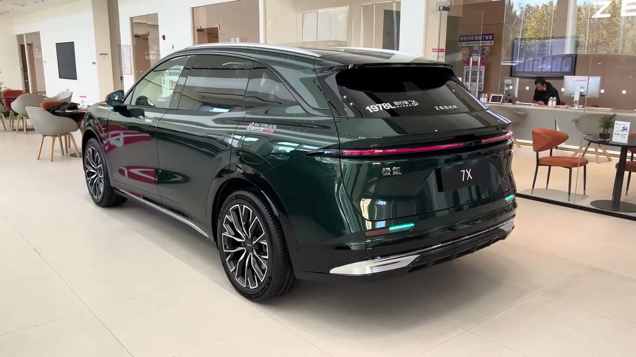 2026 ZEEKR 7X Facelift: 900V Architecture, 802 km Range and 795-HP Ultra From $31,800 - View 3