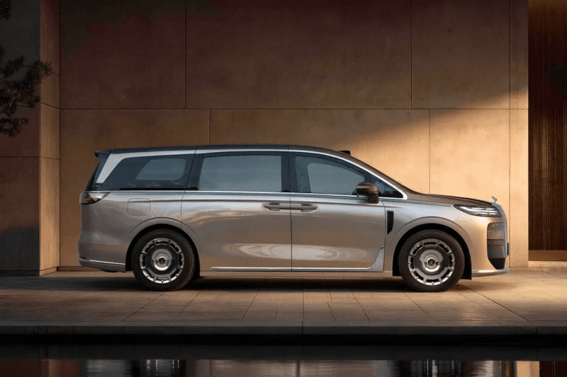 2026 Voyah Dream 9: 637 HP Flagship MPV Draws 30,000 Orders - View 3