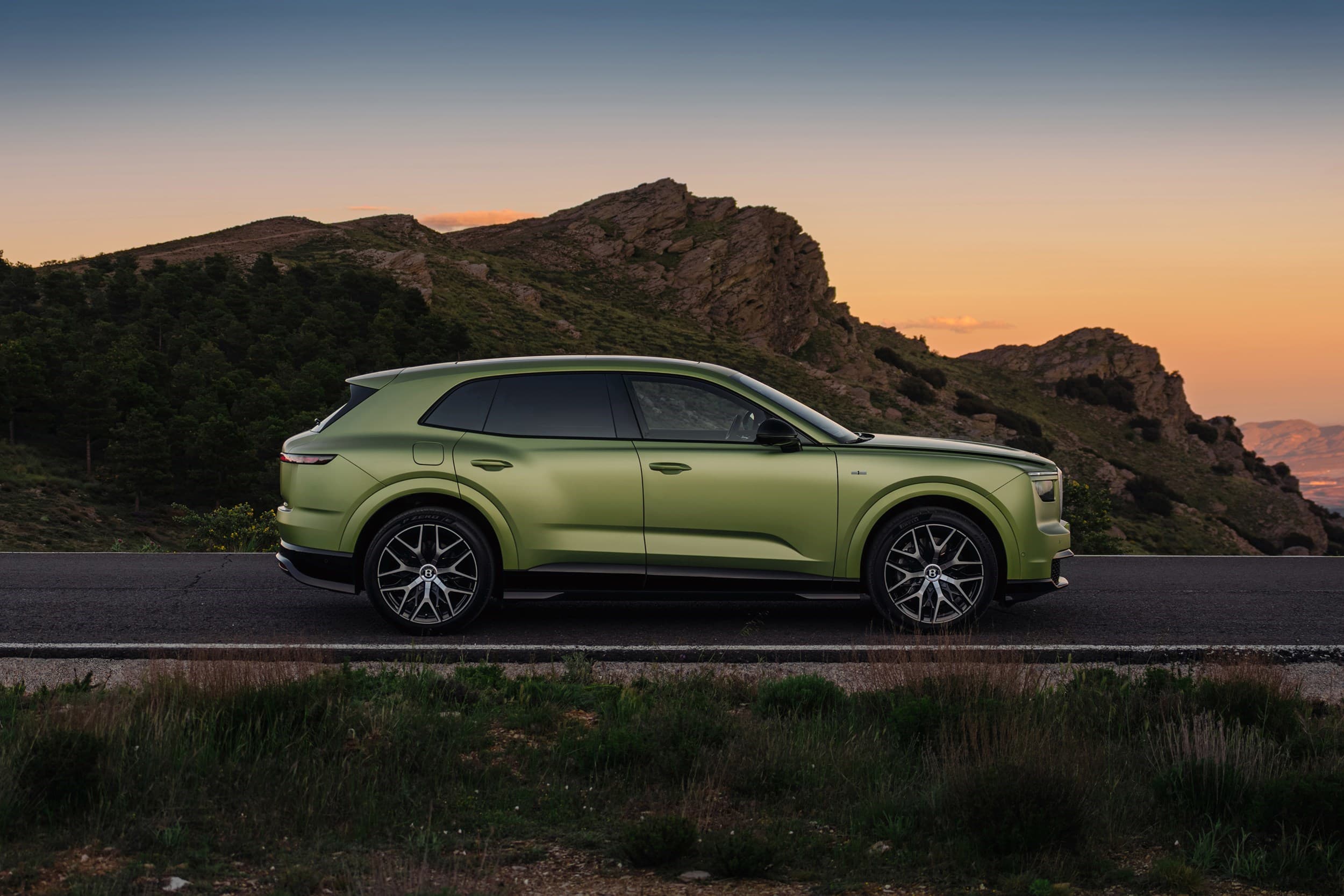 2028 Bentley Torcal S: Bentley's First EV Is Its Most Powerful Car Ever - View 3