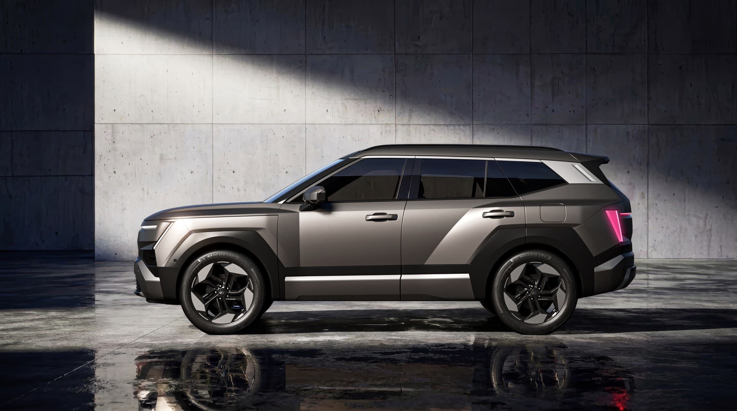 2027 Hyundai Tucson PHEV: 288 hp, 17.1 kWh, 50-Mile EV Range, No US Version - View 2