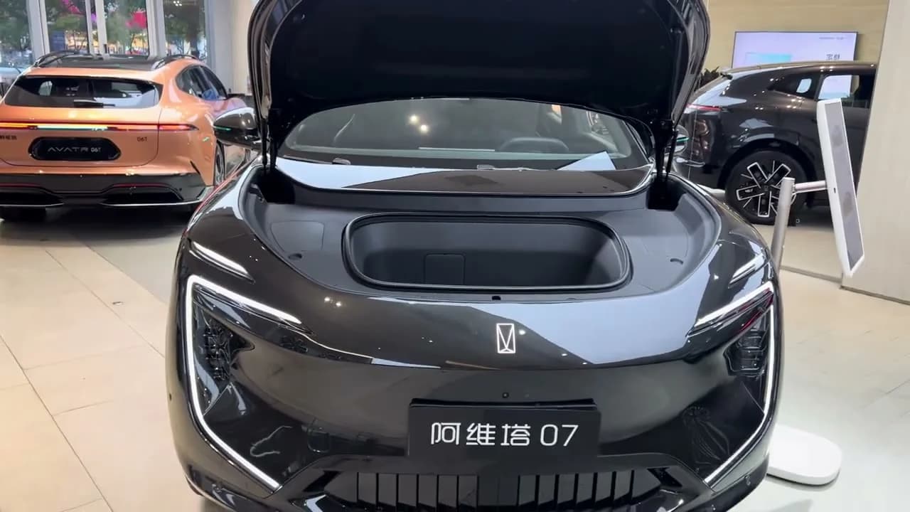 2026 Avatr 07: Huawei-Powered SUV With 1,200 km EREV Range - View 3